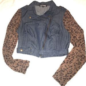 XXI PREMIUM DENIM CROP JACKET ANIMAL PRINT SLEEVE